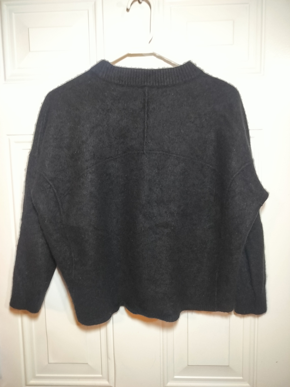 Free People Women’s 100% Cashmere Black Cropped Sweater Size M. - Picture 4 of 9